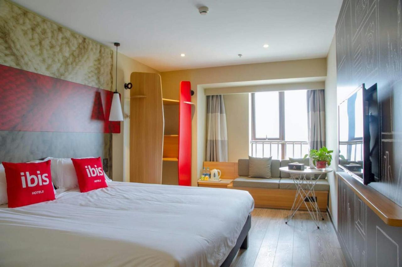 Ibis Dujiangyan Hotel Чънду Екстериор снимка