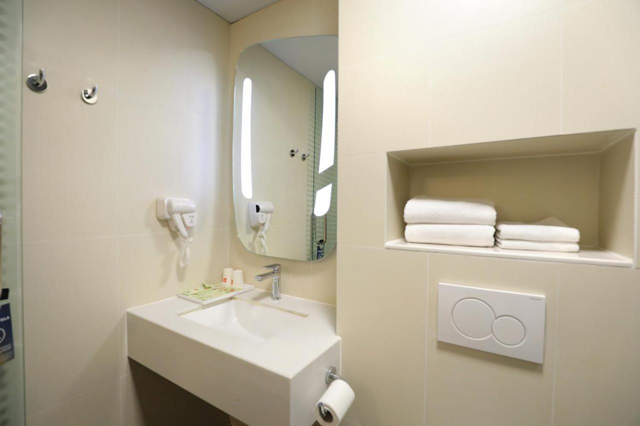Ibis Dujiangyan Hotel Чънду Екстериор снимка