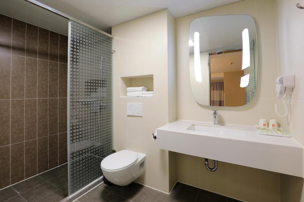 Ibis Dujiangyan Hotel Чънду Екстериор снимка