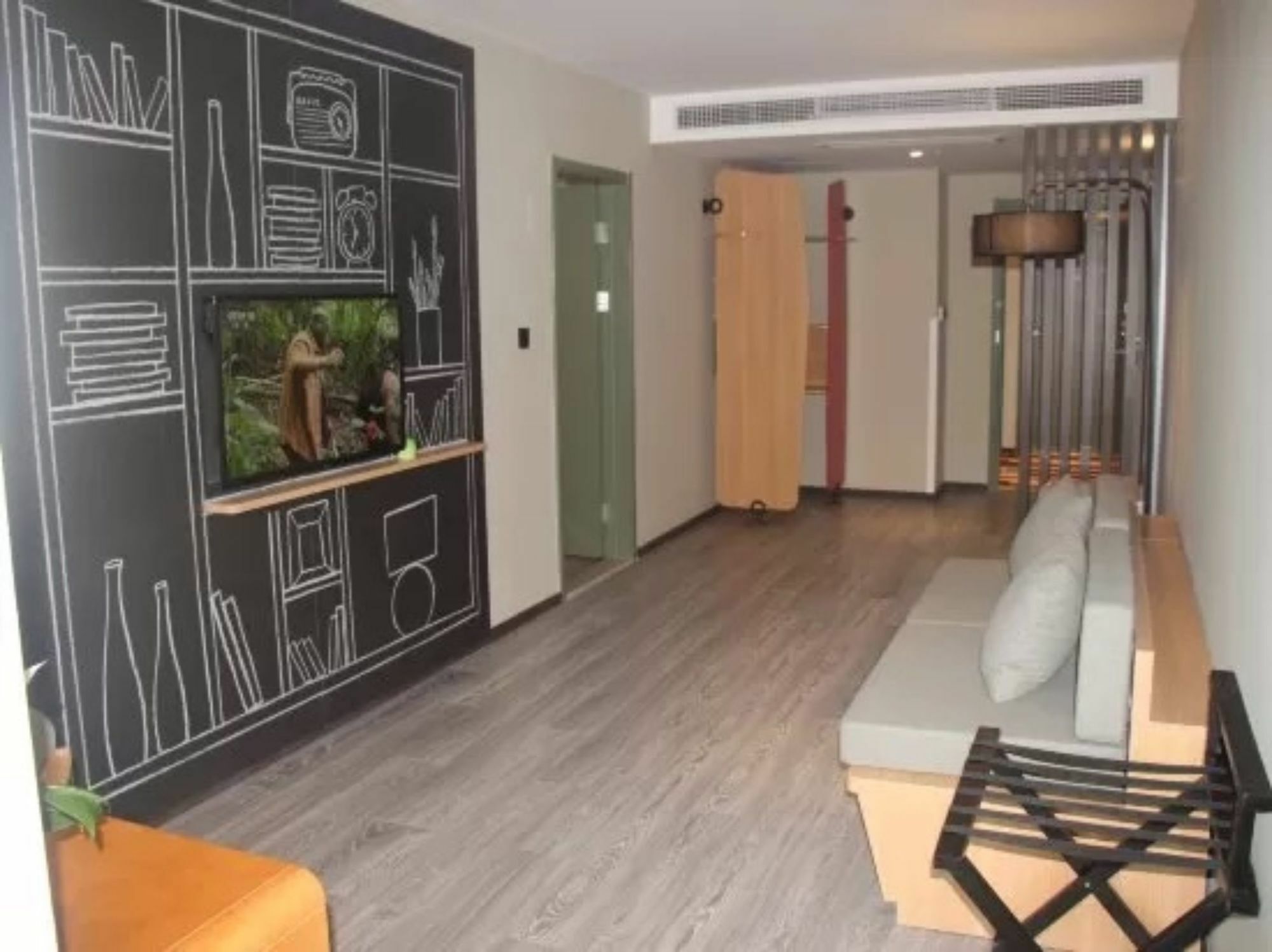 Ibis Dujiangyan Hotel Чънду Екстериор снимка