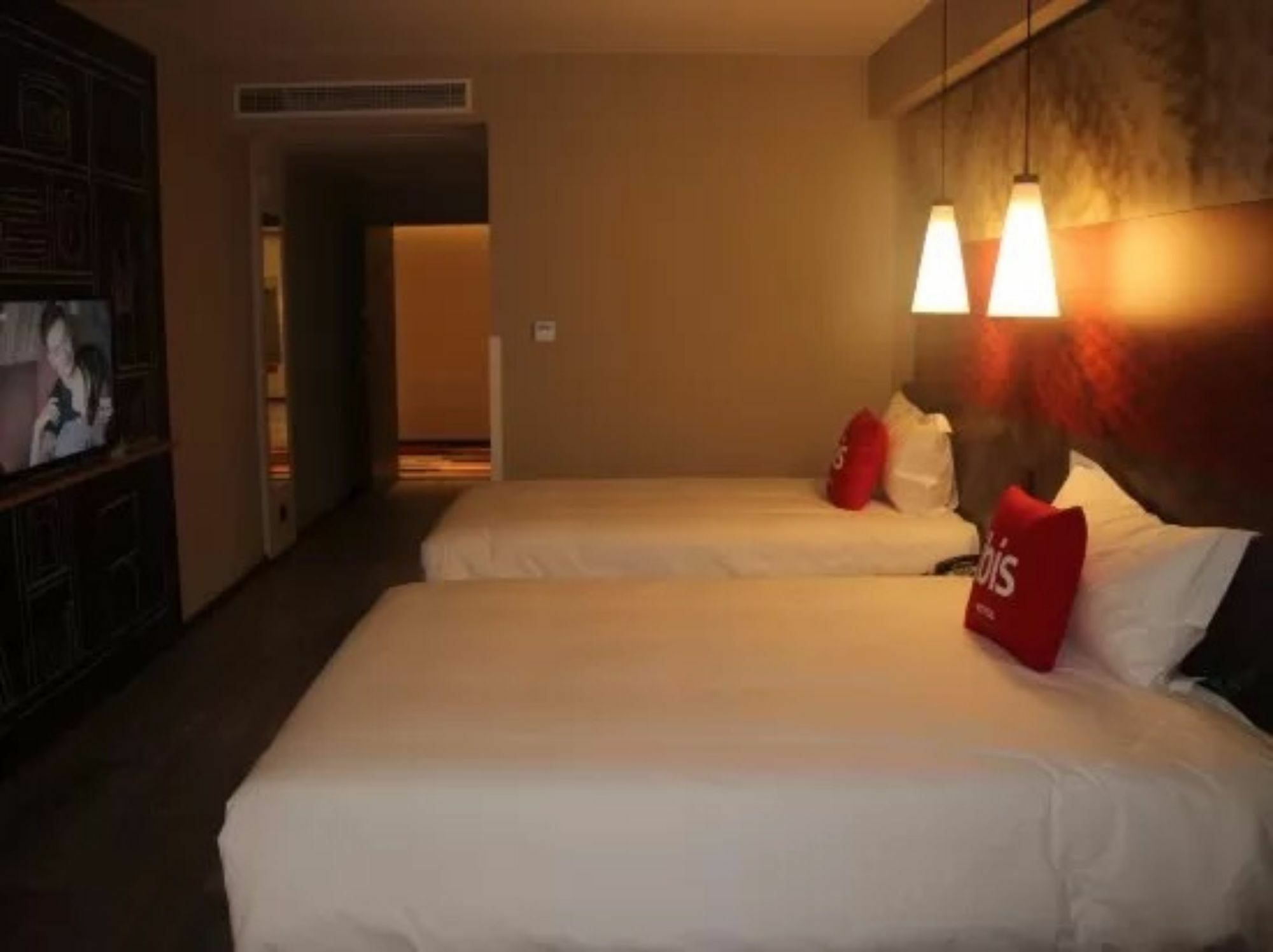 Ibis Dujiangyan Hotel Чънду Екстериор снимка