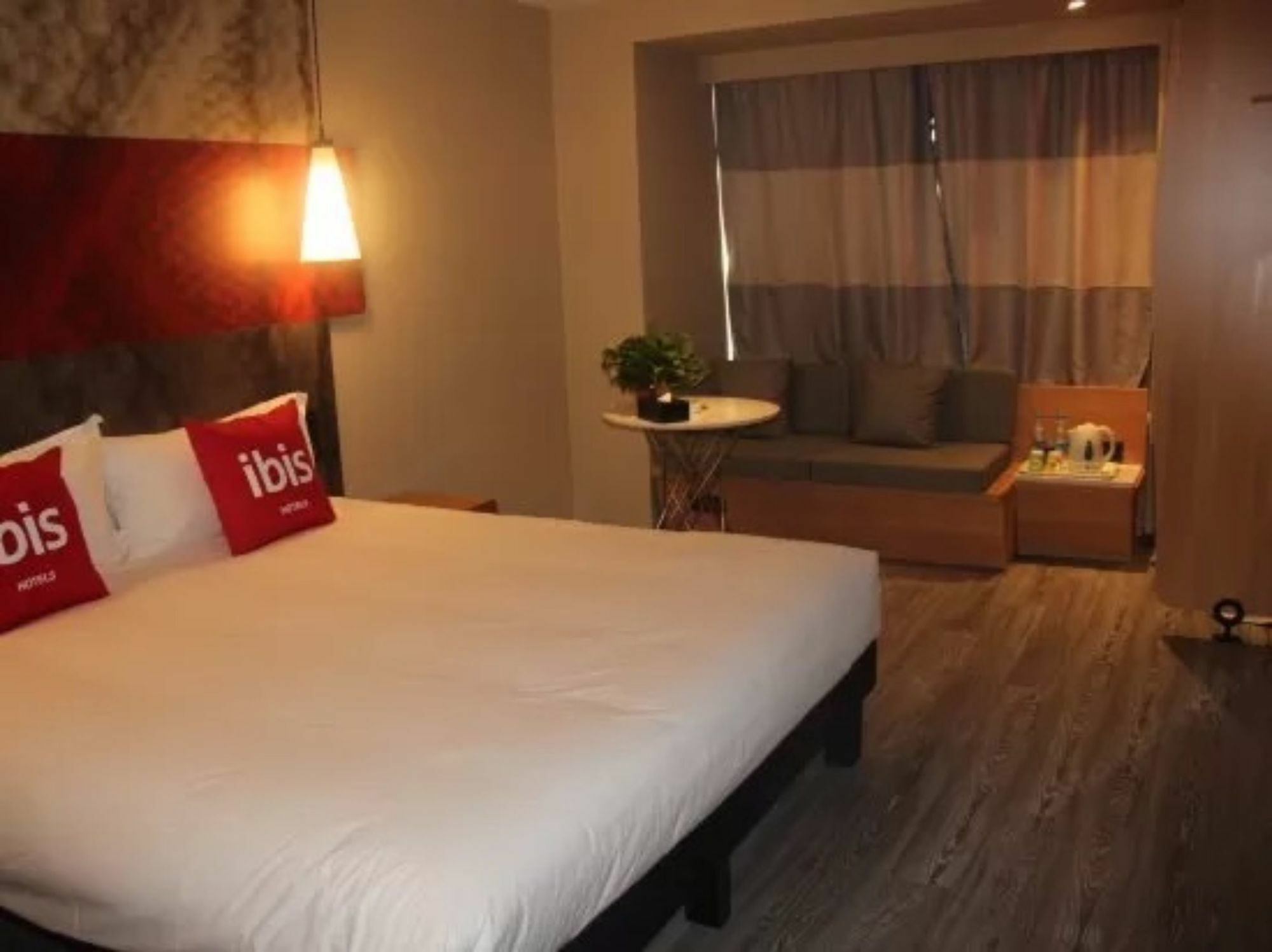 Ibis Dujiangyan Hotel Чънду Екстериор снимка