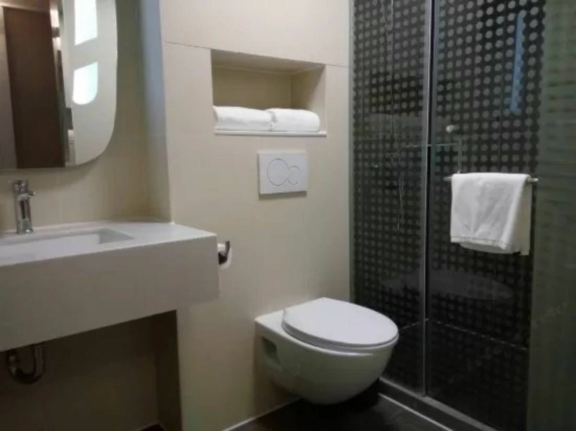 Ibis Dujiangyan Hotel Чънду Екстериор снимка