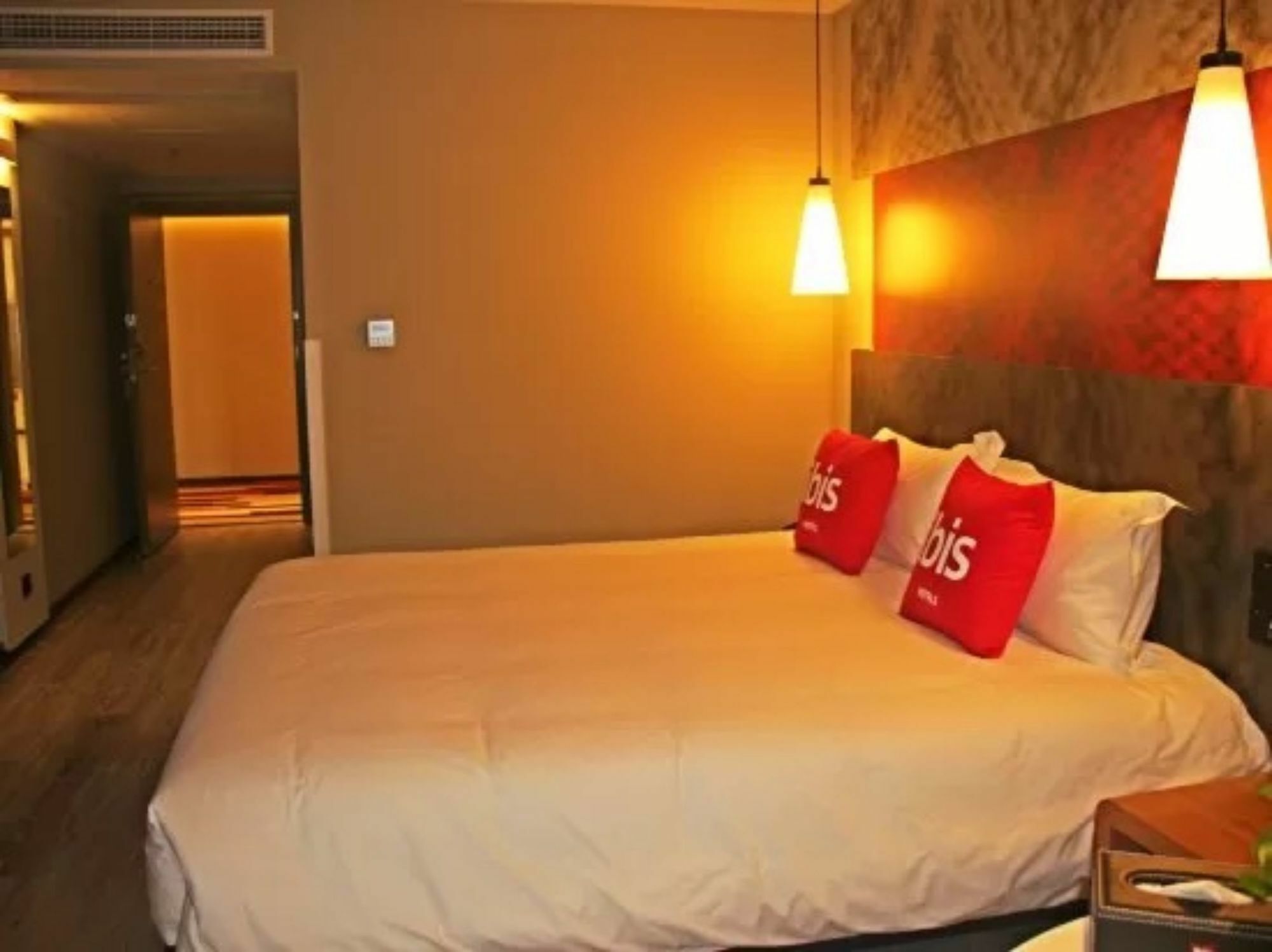 Ibis Dujiangyan Hotel Чънду Екстериор снимка