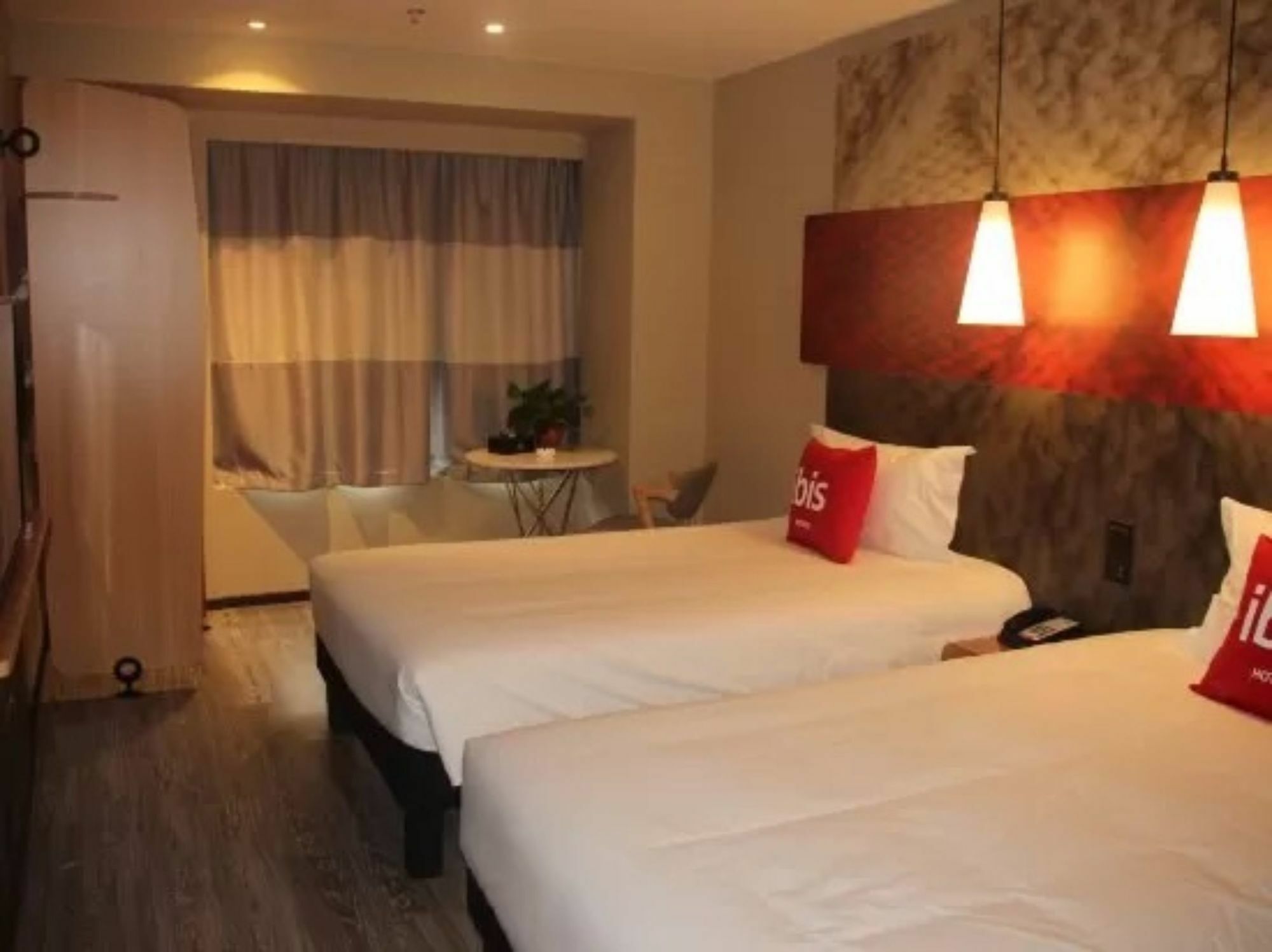 Ibis Dujiangyan Hotel Чънду Екстериор снимка