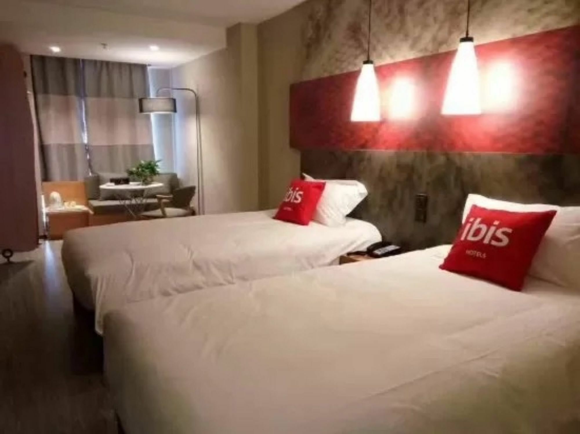 Ibis Dujiangyan Hotel Чънду Екстериор снимка